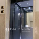 Affitto 3 camera appartamento di 89 m² in Napoli