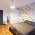 Rent a room of 400 m² in madrid