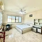 Rent 6 bedroom house of 480 m² in Bangkok