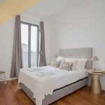 Rent 6 bedroom apartment of 100 m² in Porto