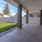 Rent 4 bedroom house in Moorebank