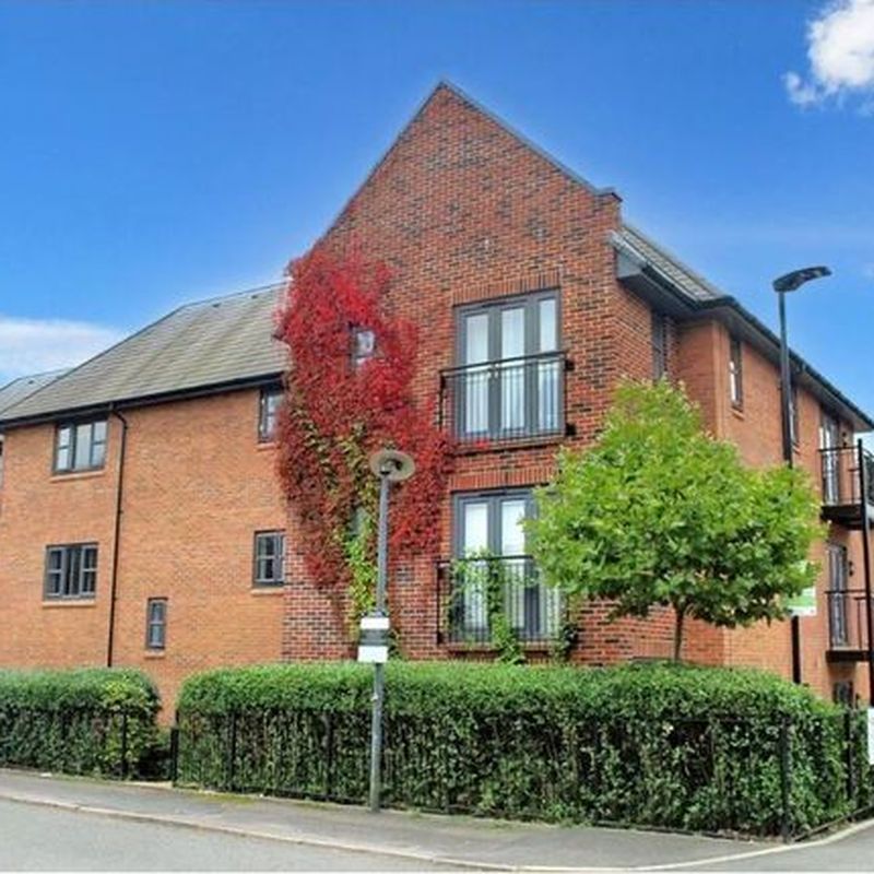 Flat to rent in Carter Court, Hook RG27