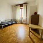 Rent 2 bedroom apartment of 90 m² in Milano