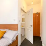 Rent 5 bedroom apartment in Leicester