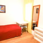 Rent 4 bedroom apartment in Barcelona