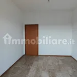 Affitto 3 camera casa di 100 m² in Voghera