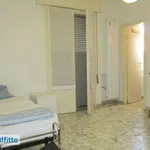 Affitto 5 camera appartamento di 130 m² in Bologna