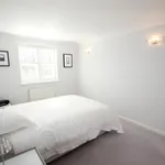 Flat to rent in Woking, Surrey GU22