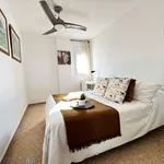 Rent a room of 100 m² in valencia