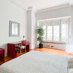 Rent a room of 210 m² in lisbon