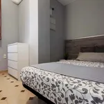 Rent a room of 175 m² in Valencia