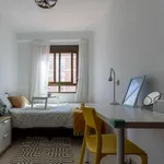 Rent 4 bedroom apartment in Valencia