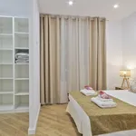 Rent 5 bedroom apartment of 50 m² in Barcelona