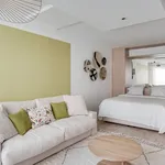 Rent 1 bedroom apartment of 400 m² in Paris