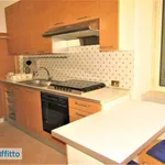 Affitto 3 camera appartamento di 75 m² in Naples