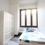 Rent a room of 300 m² in valencia