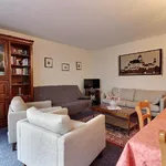 Appartement de 550 m² avec 1 chambre(s) en location à Paris