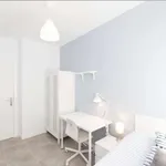 Rent a room of 77 m² in madrid