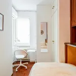 Rent a room of 145 m² in Madrid