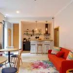 Rent a room of 250 m² in porto