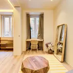 Rent 4 bedroom apartment of 75 m² in Lisbon