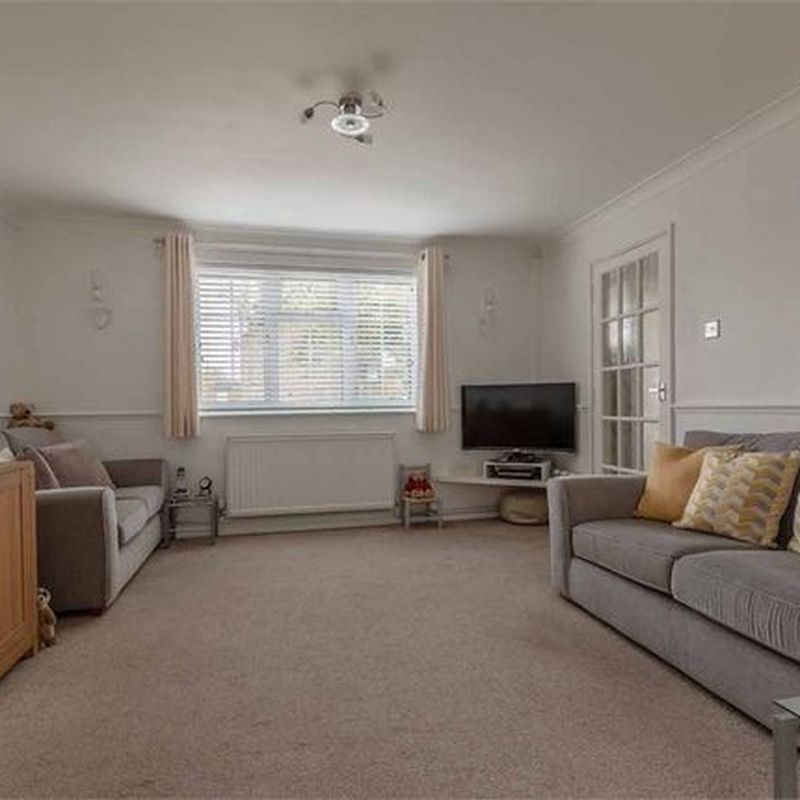 Terraced house to rent in Minster Way, Langley SL3