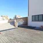 Affitto 10 camera appartamento di 450 m² in Tortoreto