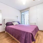 Rent a room of 200 m² in valencia