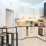 Rent 5 bedroom apartment of 66 m² in Madrid