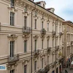 Affitto 5 camera appartamento di 140 m² in Turin