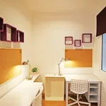 Rent 4 bedroom apartment in Barcelona