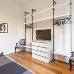 Rent 1 bedroom apartment of 65 m² in Florence