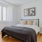 Rent 3 bedroom apartment of 100 m² in lisbon