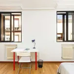 Rent a room of 210 m² in madrid