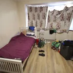 Rent 4 bedroom flat in Uxbridge