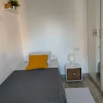 Rent a room of 90 m² in valencia