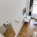 Rent 4 bedroom apartment in Prague