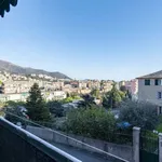 Affitto 4 camera appartamento di 120 m² in Genoa