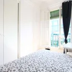 Rent a room of 180 m² in madrid