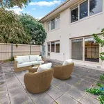 Rent 1 bedroom apartment in Melbourne