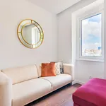 Rent 2 bedroom apartment of 646 m² in Lisbon