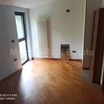 Affitto 5 camera casa di 320 m² in Caserta