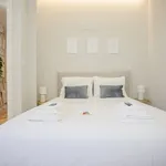 Rent 5 bedroom apartment of 68 m² in Porto