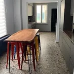 Maison de 300 m² avec 1 chambre(s) en location à Charleroi