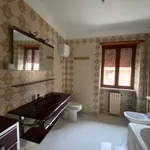 Rent 5 bedroom apartment of 100 m² in Cassino