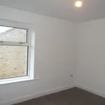 Rent 3 bedroom flat in East Midlands