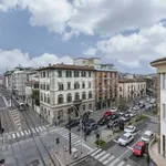 Affitto 3 camera appartamento di 100 m² in Firenze