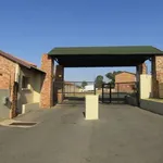 Rent 2 bedroom apartment in Roodepoort