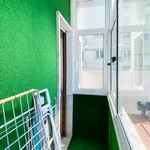 Rent a room of 100 m² in lisbon