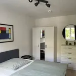 Miete 3 Schlafzimmer wohnung von 1076 m² in Frankfurt